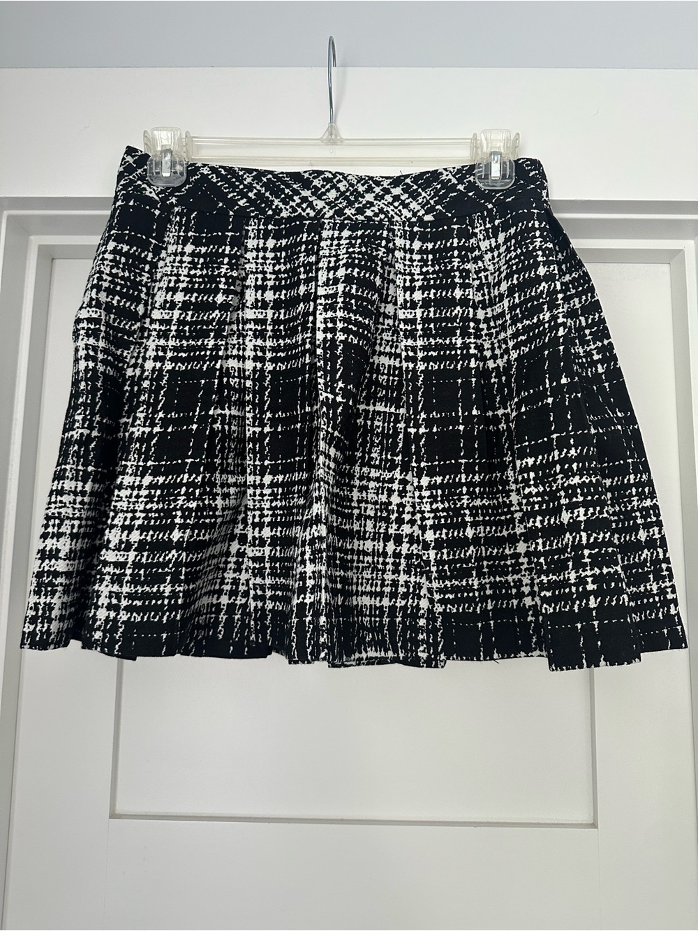 Banana Republic Black & White Plaid Pleated Skirt